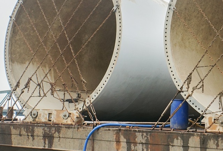 Shipment of oversized columns and vessels on ocean carriers